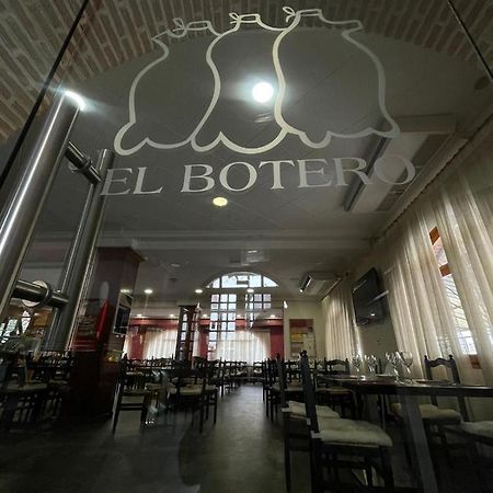 Hostal El Botero Monreal del Campo Luaran gambar