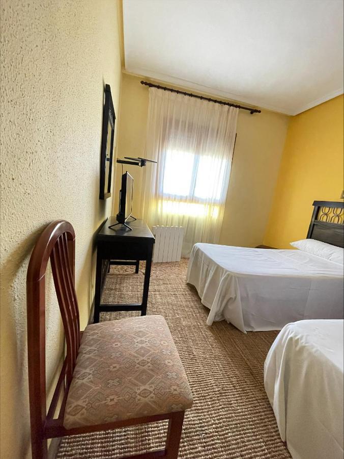 Hostal El Botero Monreal del Campo Luaran gambar