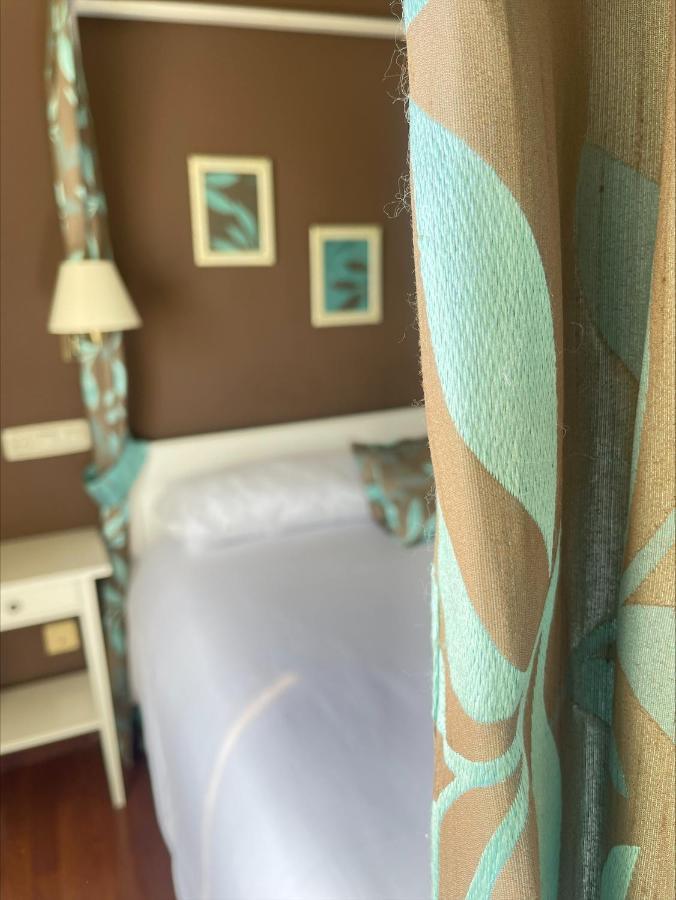 Hostal El Botero Monreal del Campo Luaran gambar
